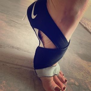 XS Nike barre socks. Excellent condition!